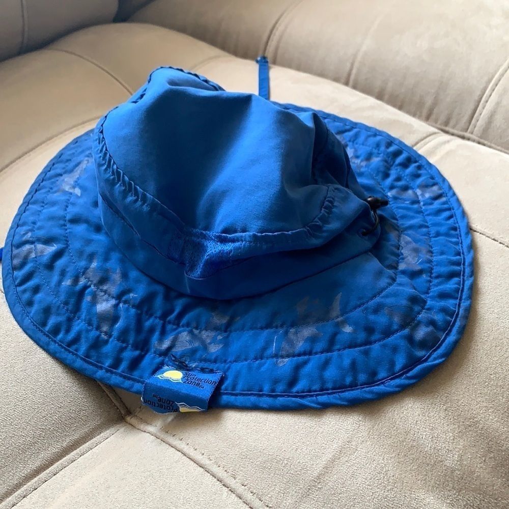 Floppy sun hat with chin straps